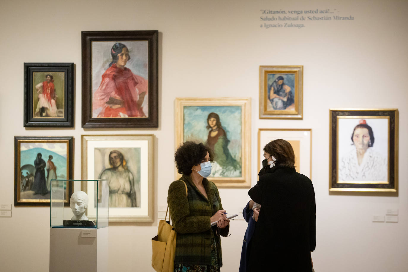 La UGR inaugura una exposición con un centenar de obras que reflejan la pasión por el mundo gitano del pintor vasco, uno de los artífices del Concurso de Cante Jondo de 1922