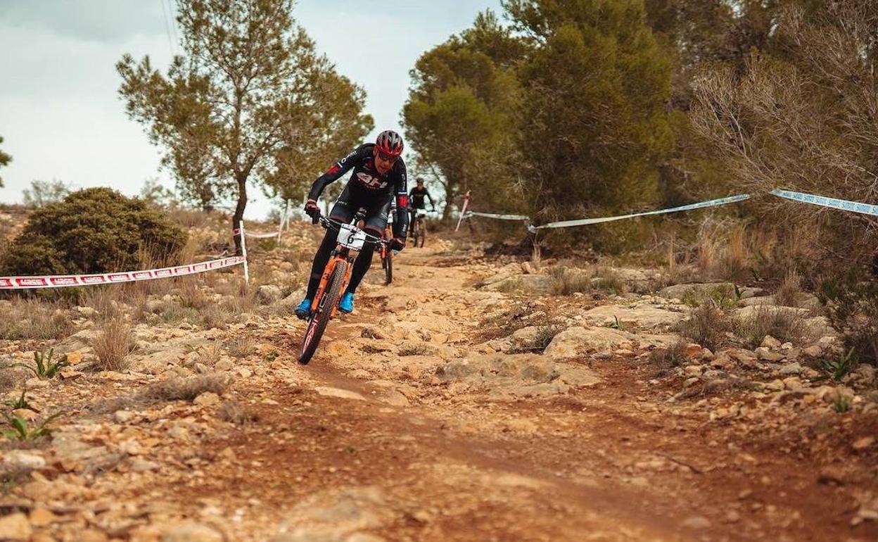 David Valero entrena en el circuito antes de la prueba. 