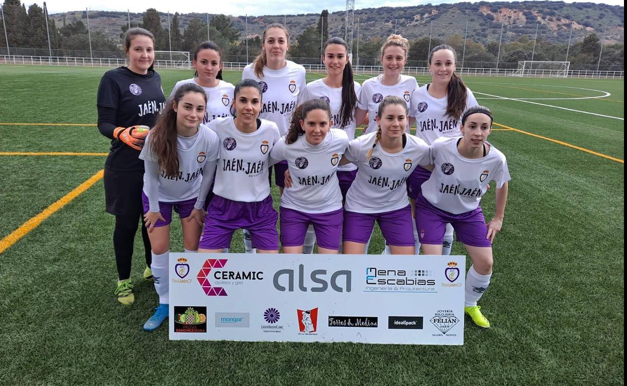 Formación del Real Jaén Femenino en el derbi de La Garza. 
