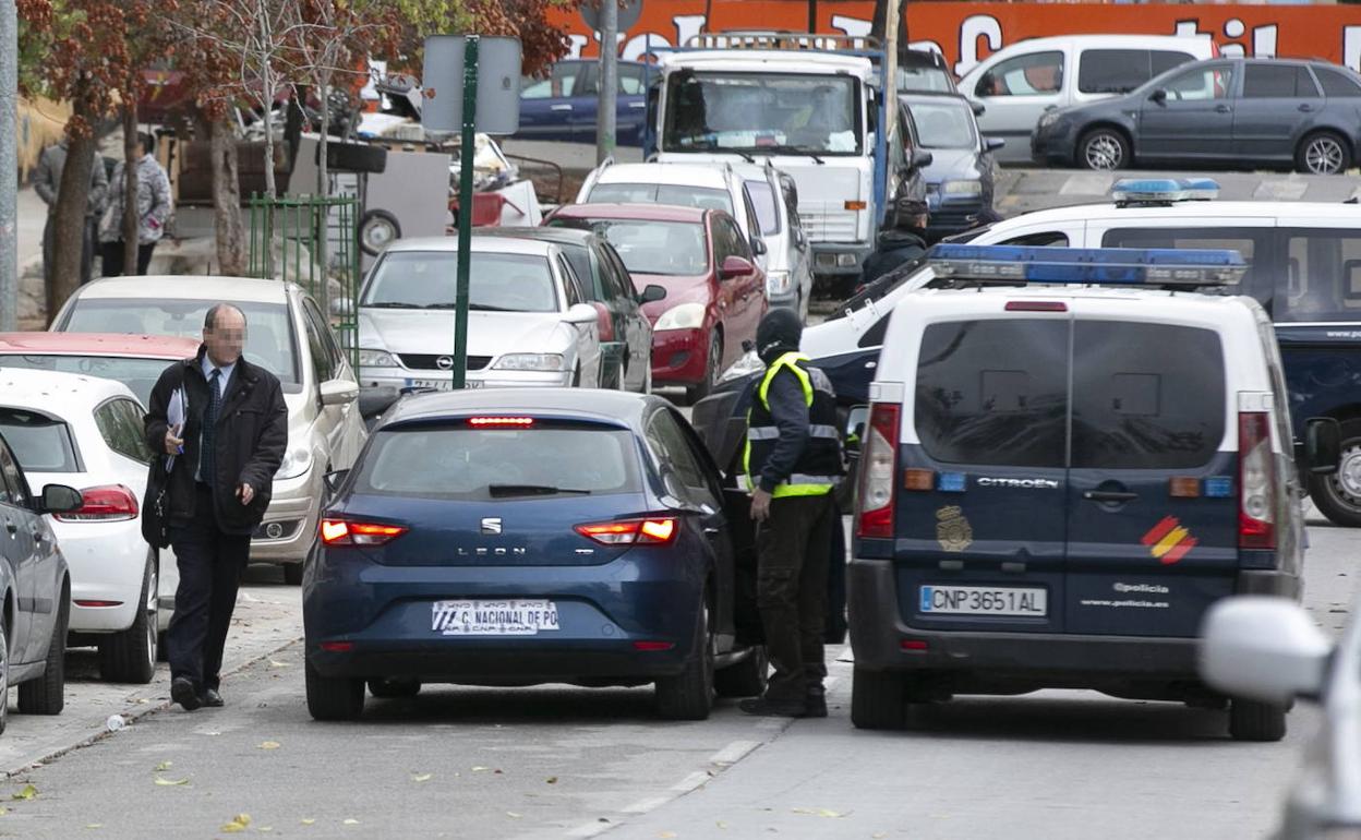 Imagen de un despliegue policial en Granada contra un peligroso clan.