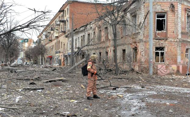 Un soldado de la defensa ucraniana, en la ciudad de Kharkiv.