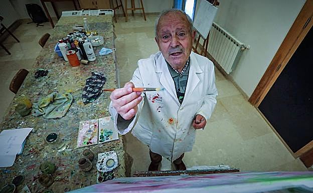 Imagen principal - Las flores rosas que pinta Paco