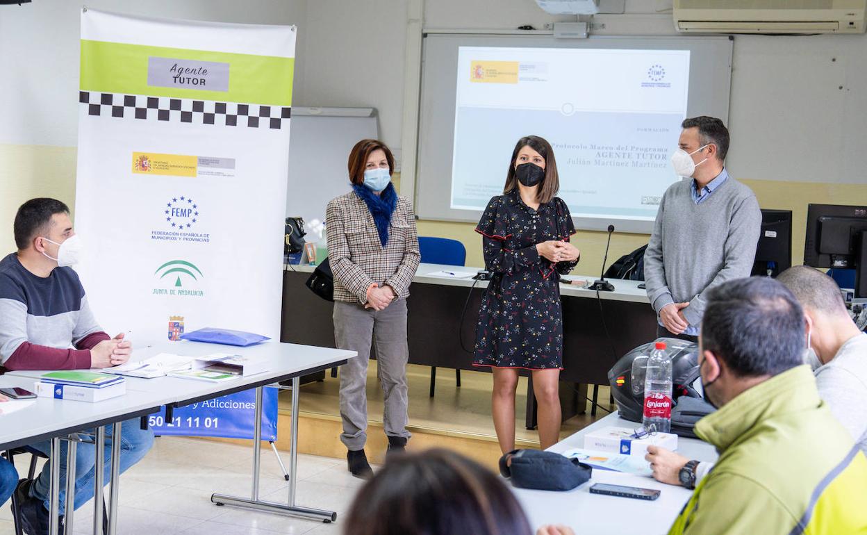 Sociedad en Almería | Una veintena de policías locales se forman en la prevención de adicciones en menores