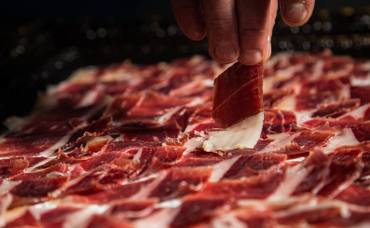 Compras en supermercado: Los mejores jamones ibéricos, según la OCU