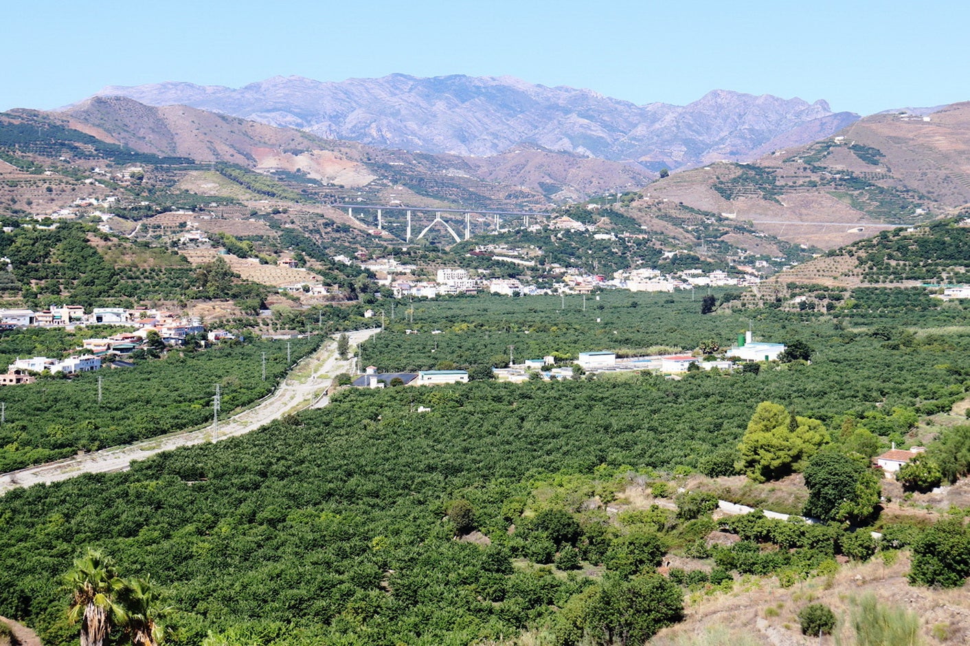 Vista del valle del río Verde en Almuñécar donde se encuentra la EDAR.