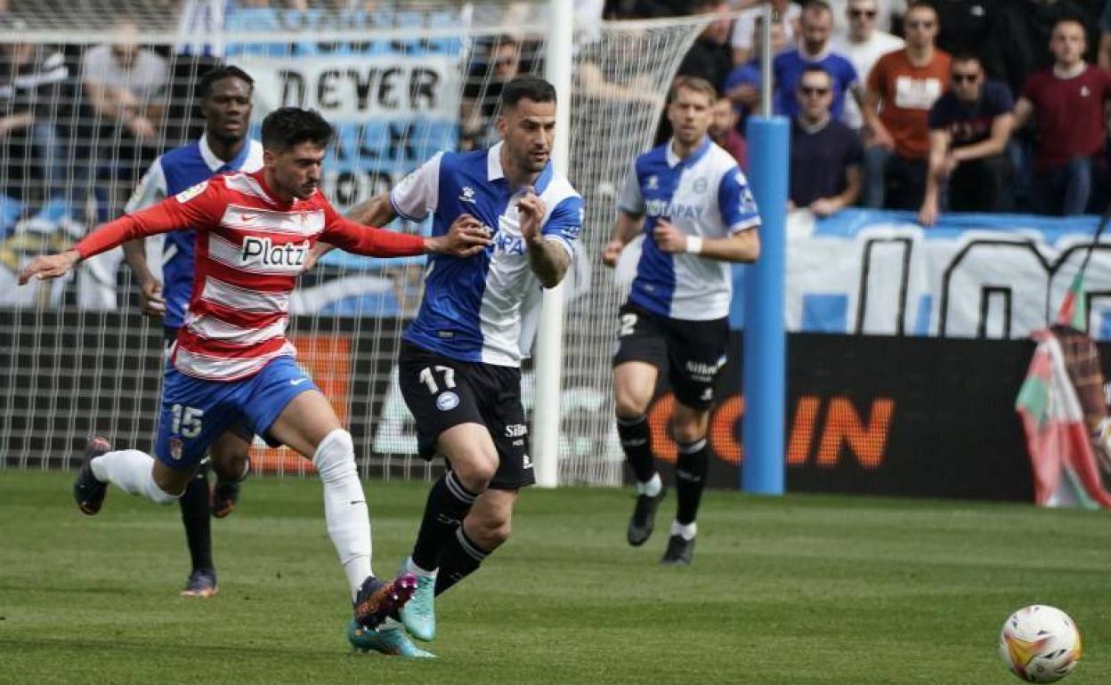 Neva cae lesionado en el minuto 56 de partido y tiene que ser sustituido