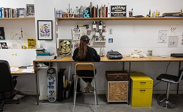 Pérez, trabajando en el estudio. 