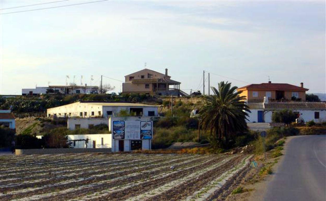 Los dueños de casas irregulares en el campo rechazan el reglamento de la nueva ley andaluza del suelo