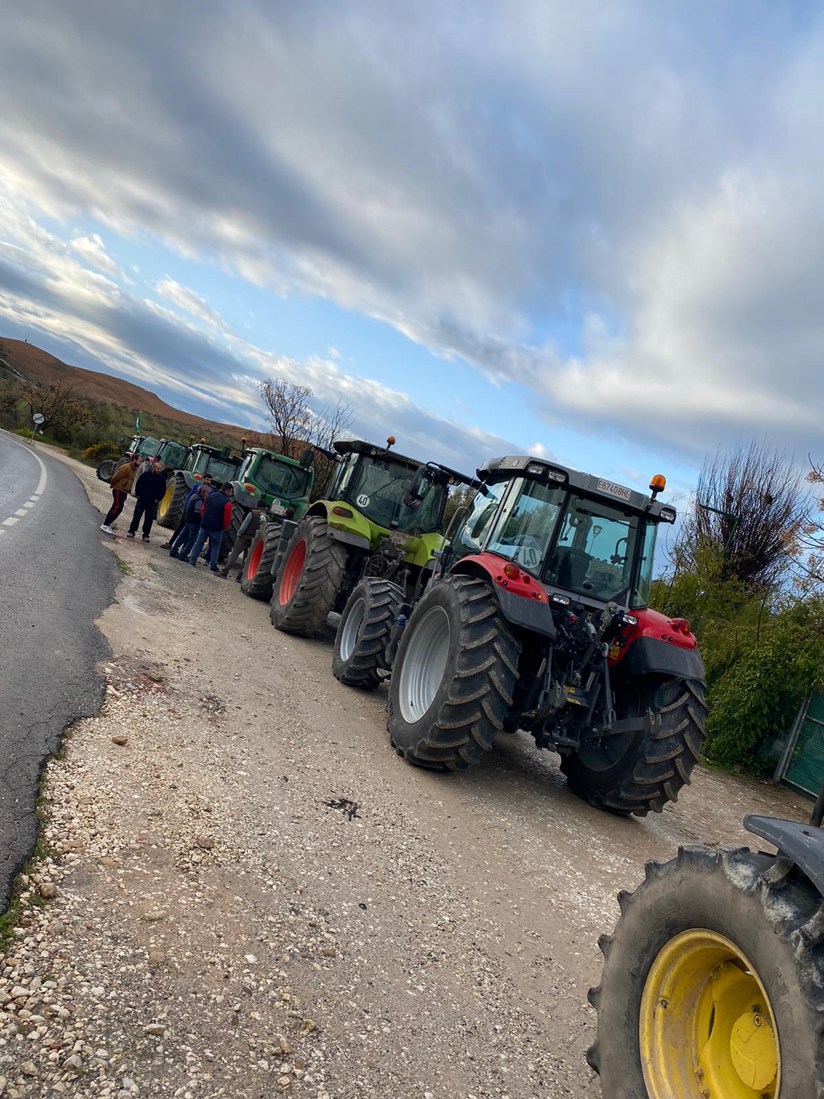 Tractores y camiones por el centro de Granada