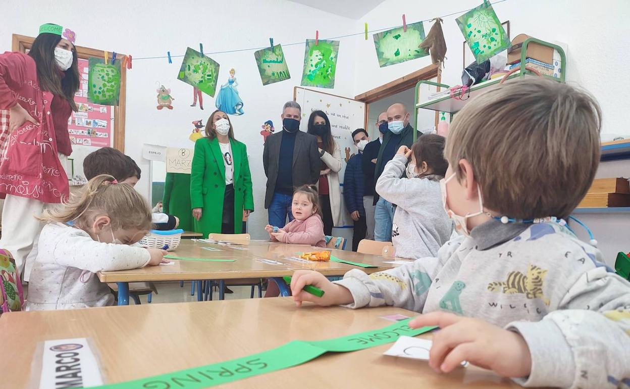 Visita del delegado de Educación al colegio Virgen de la Fuensanta de Huelma.