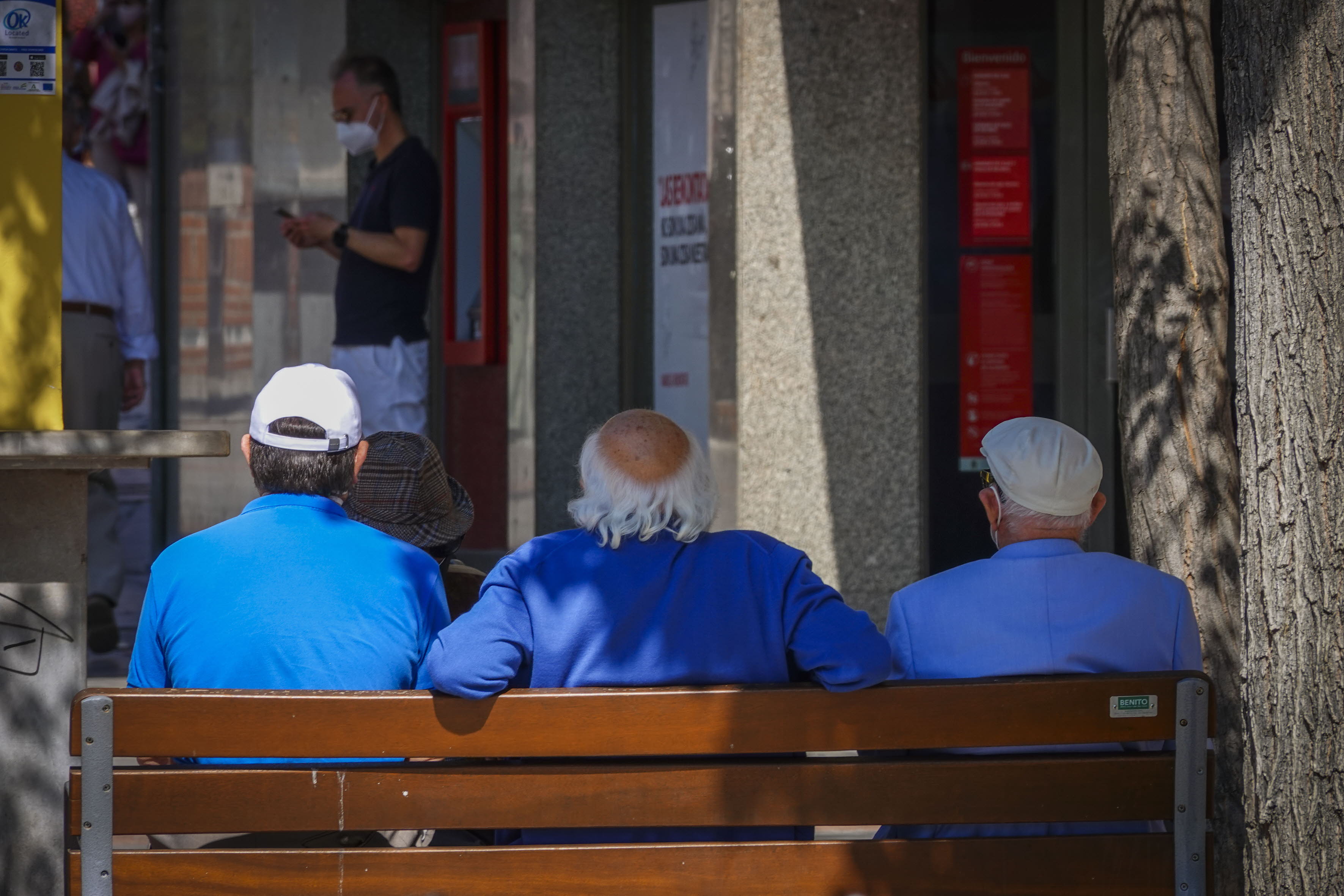 La Guardia Civil advierte a los mayores que hacen gestiones del banco por Internet