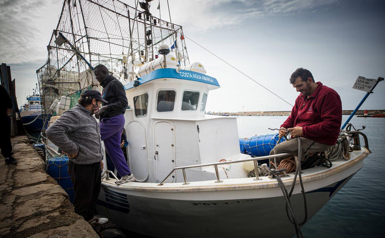 La flota de Motril pone fin a la huelga y sale a faenar este jueves