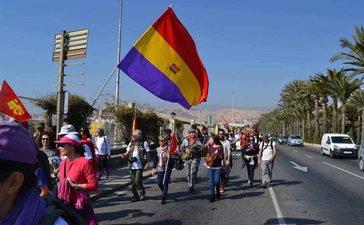 Marcha senderista en recuerdo de 'La desbandá'.
