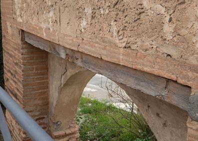 Imagen secundaria 1 - La puerta forma parte del patrimonio desconocido de Granada. 