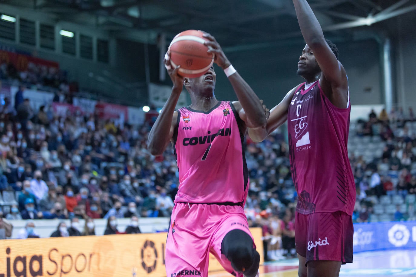 Fotos: Las mejores imágenes del Força Lleida-Covirán Granada