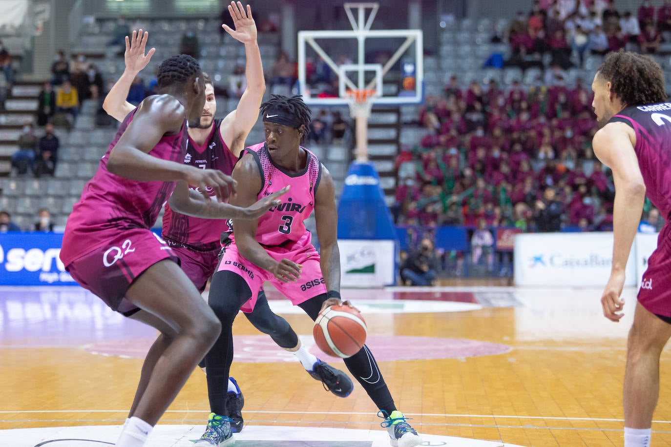 Fotos: Las mejores imágenes del Força Lleida-Covirán Granada