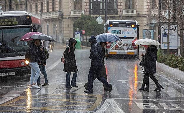 Alerta en Andalucía por la llegada de la borrasca Ciril: lluvia, nieve y fuertes vientos