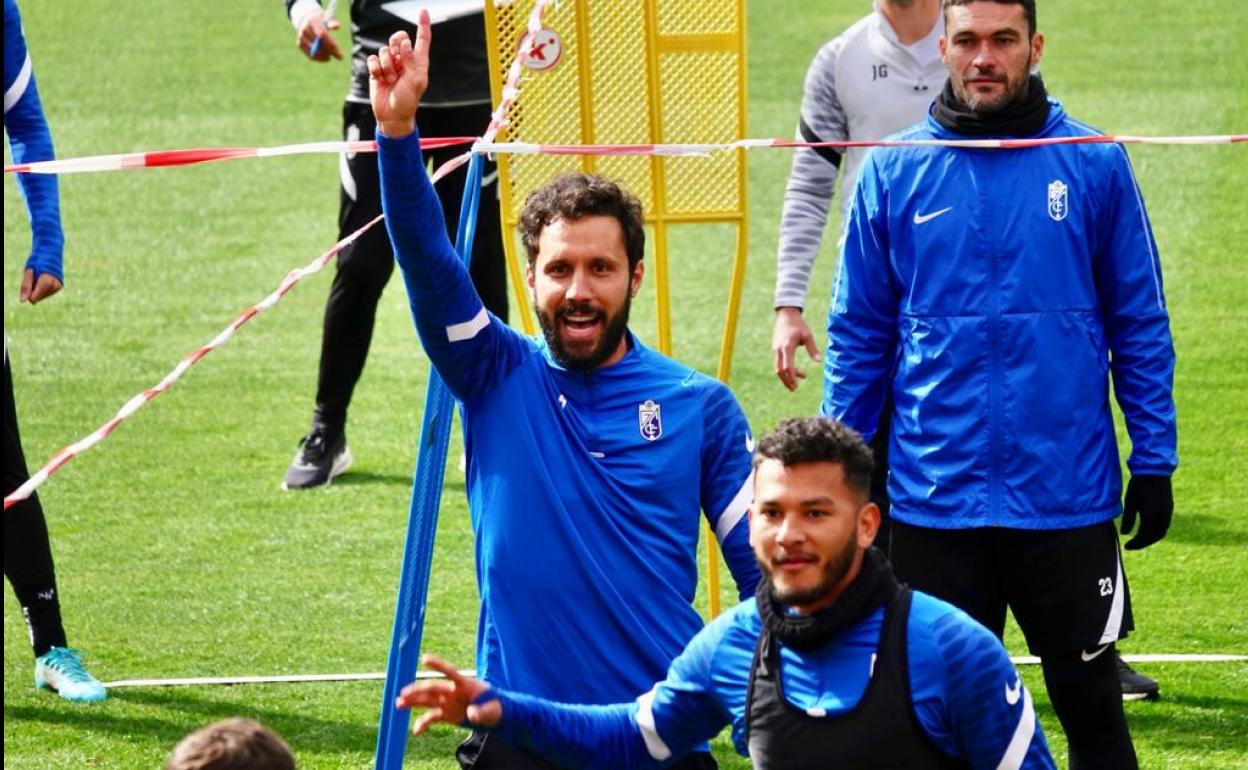 Germán, Luis Suárez y Jorge Molina durante el entrenamiento de este viernes.