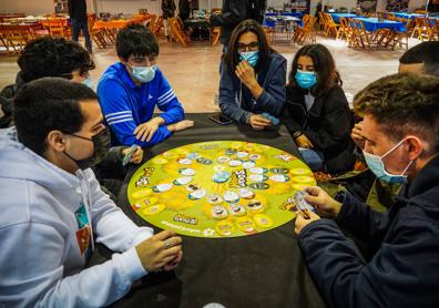 Imagen secundaria 1 - Granada Gaming, Meeple Factor y dos cosplayers. 