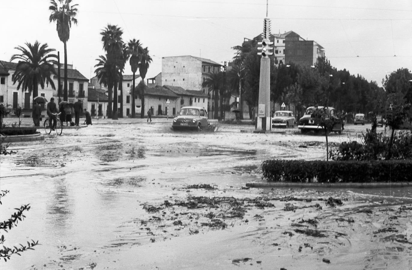Plaza del Triunfo. Inundaciones por San Miguel. 1959.