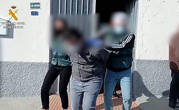 Detención efectuada por la Guardia Civil en La Mojonera. 