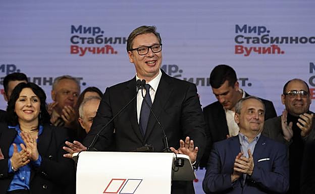 El presidente serbio, Alexander Vucic, celebra su victoria. 