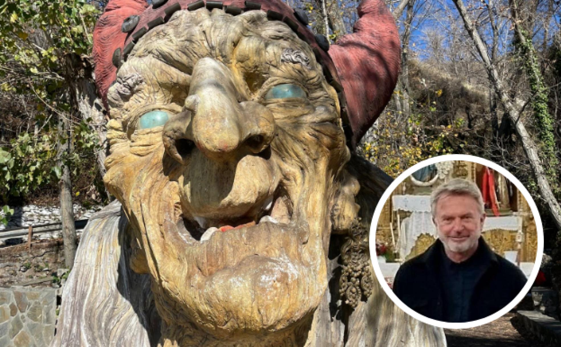 Baba Yaga, en Soportújar, con la foto de Sam Neill, en su visita al municipio alpujarreño. 