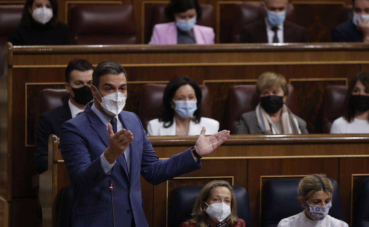 El presidente del Gobierno, Pedro Sánchez, durante el pleno de control de este miércoles. 