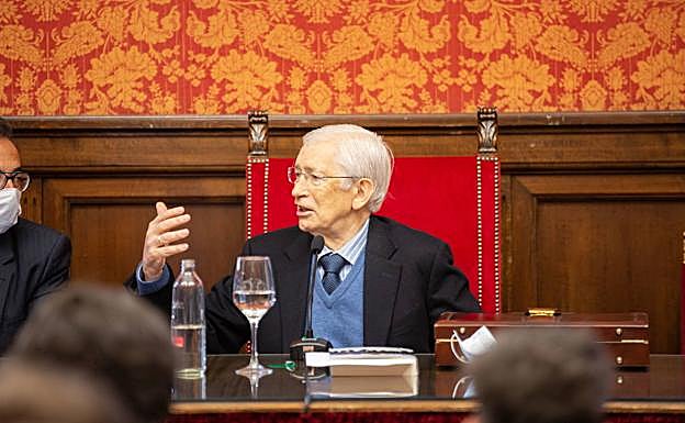 Óscar Alzaga estuvo en Granada en octubre de 2021 dando una conferencia. 