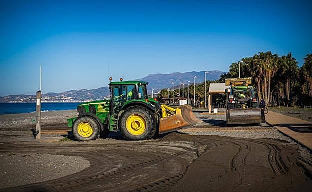 Trabajos de acondicionamiento en Playa Granada. 