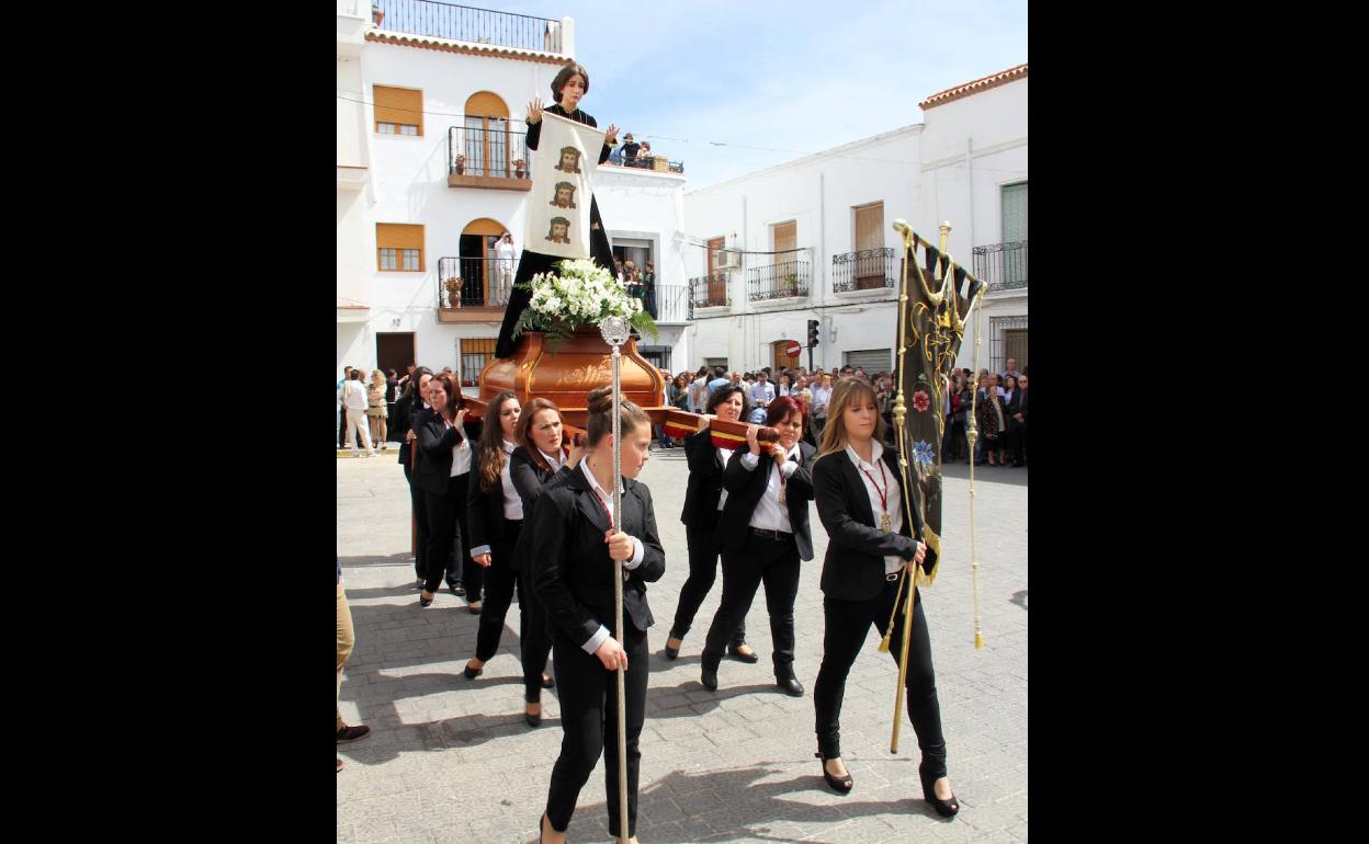Mujeres, portando la imagen de la Verónica en Abla.