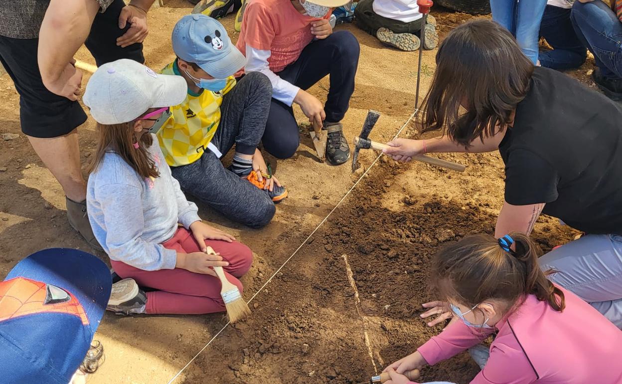 Actividad realizada con los niños en el Oppidum. 