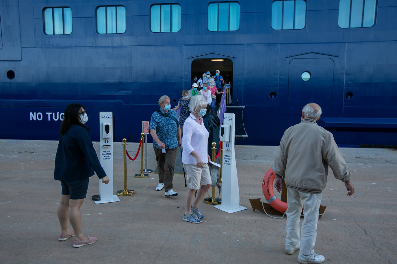 Llegada del Crucero Spirit of Discovery a la dársena motrileña, con 620 pasajeros y 459 tripulantes