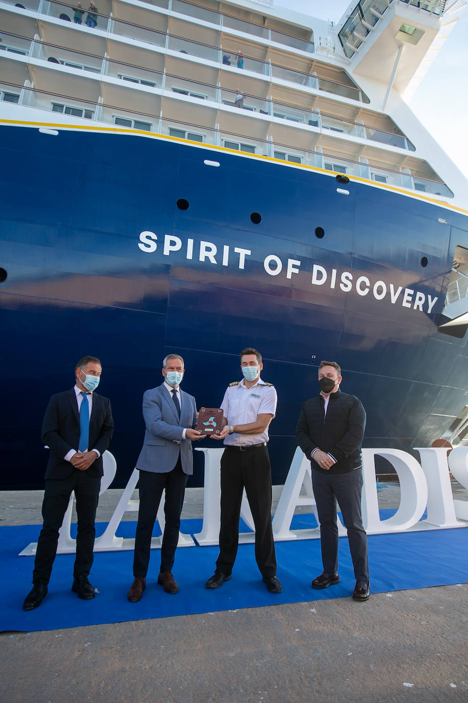 Llegada del Crucero Spirit of Discovery a la dársena motrileña, con 620 pasajeros y 459 tripulantes
