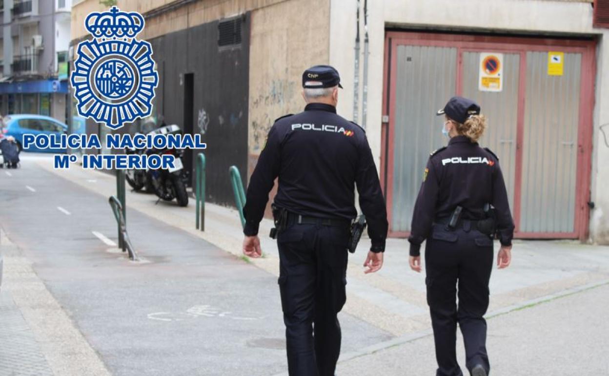Agentes de Policía Nacional en Granada. 