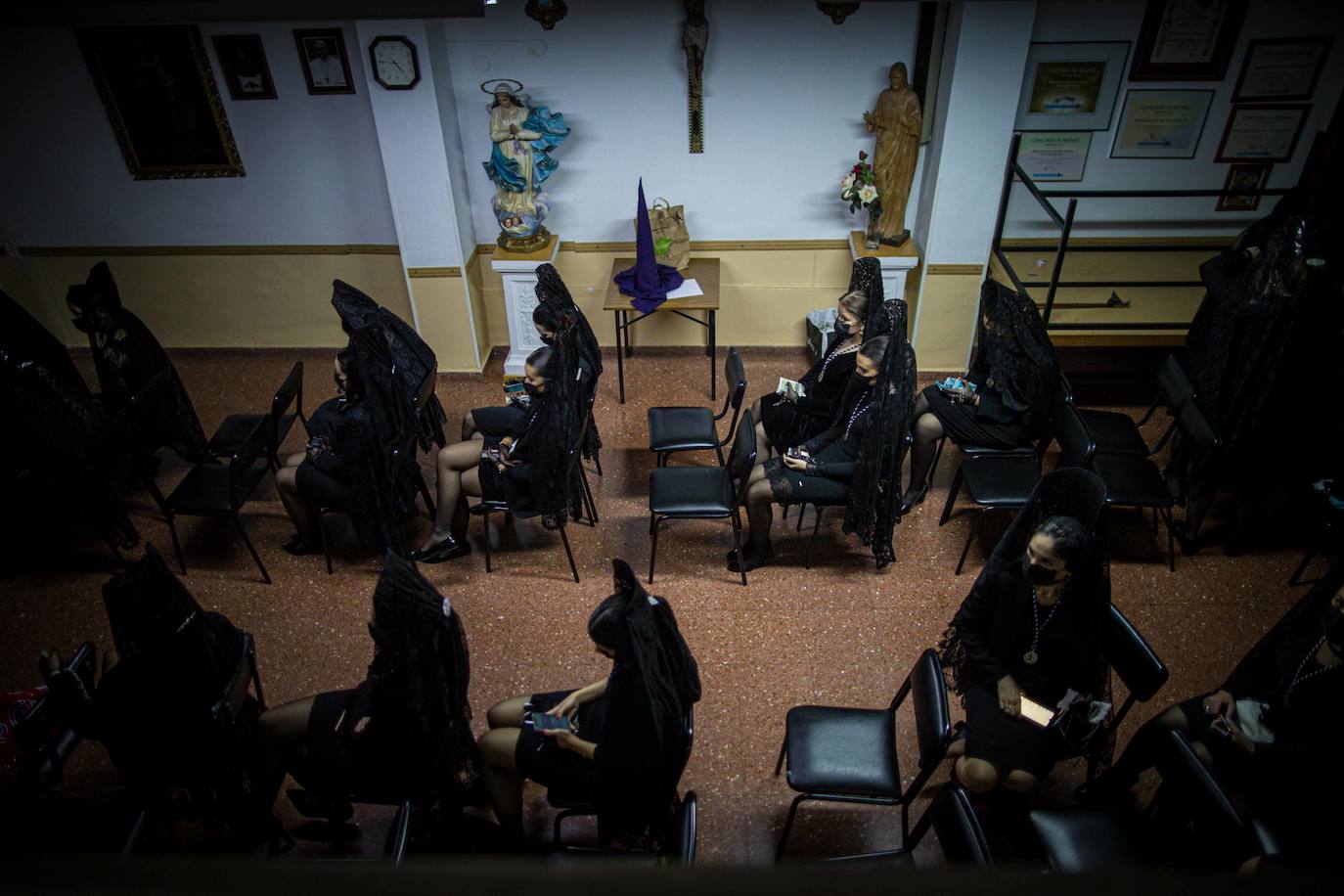 La hermandad del Zaidín desafió el tiempo de este Martes Santo tras dos aplazamientos