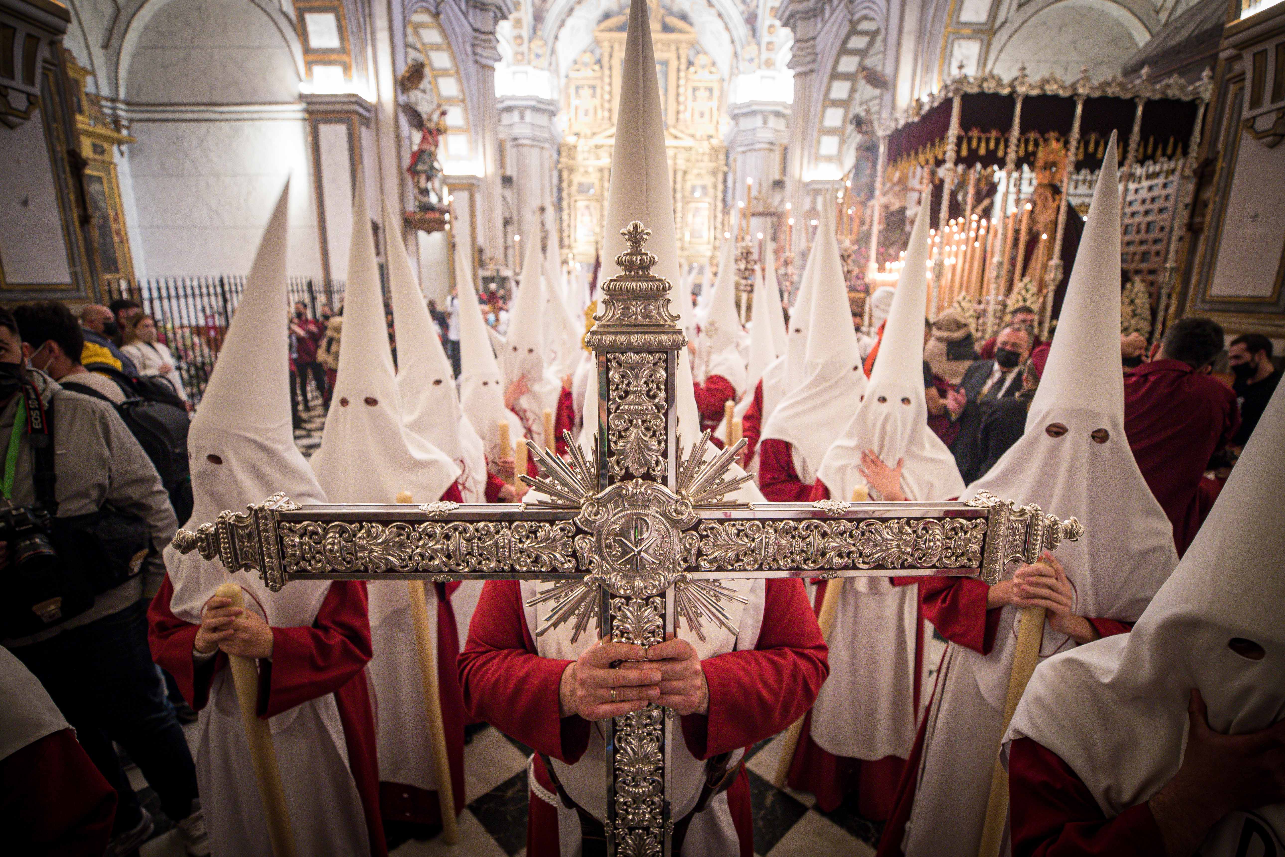 Las mejores imágenes del cortejo que acompaña al Cristo de la Meditación y Nuestra Señora de Los Remedios