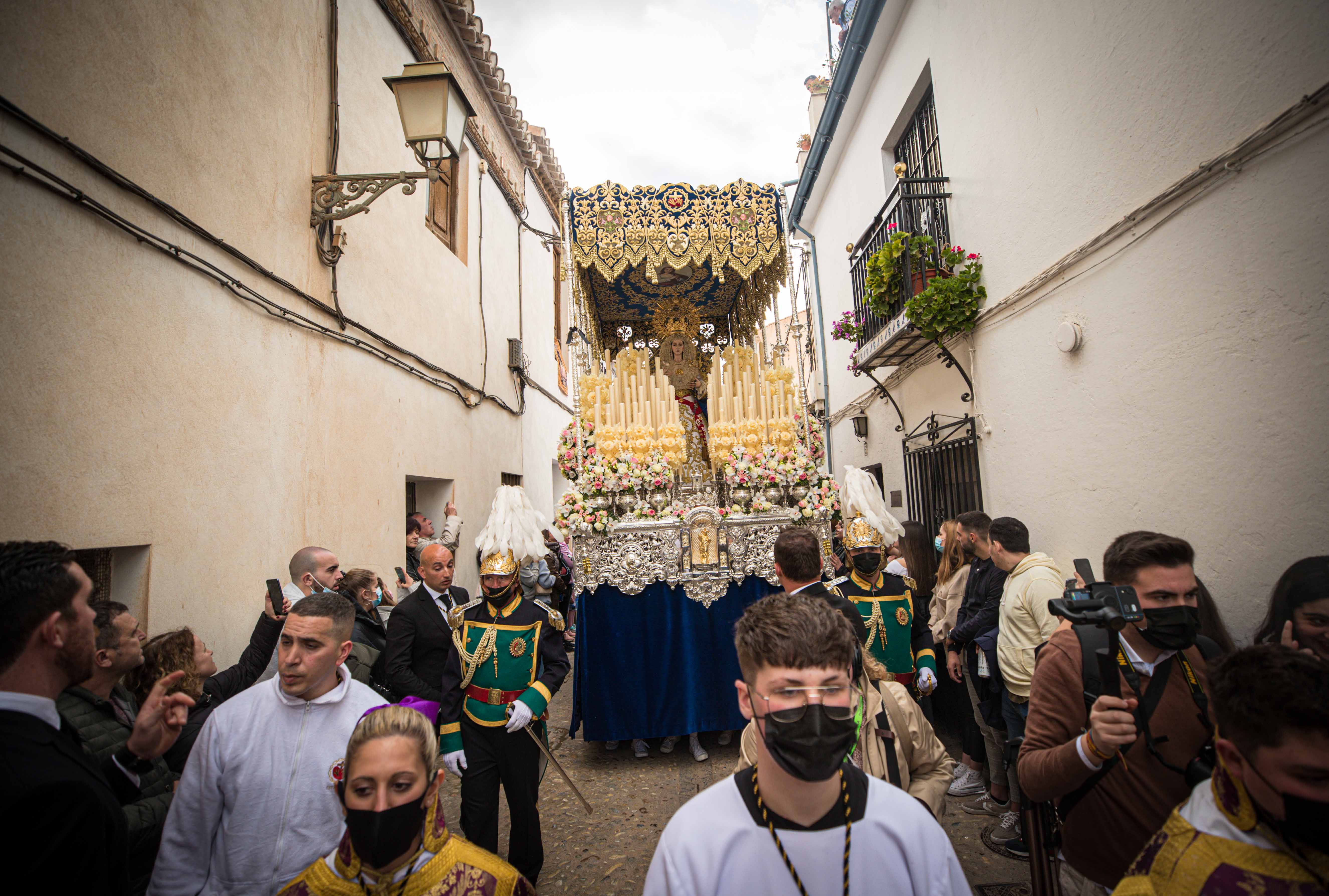 Fotos: La Estrella luce sus colores por el Albaicín