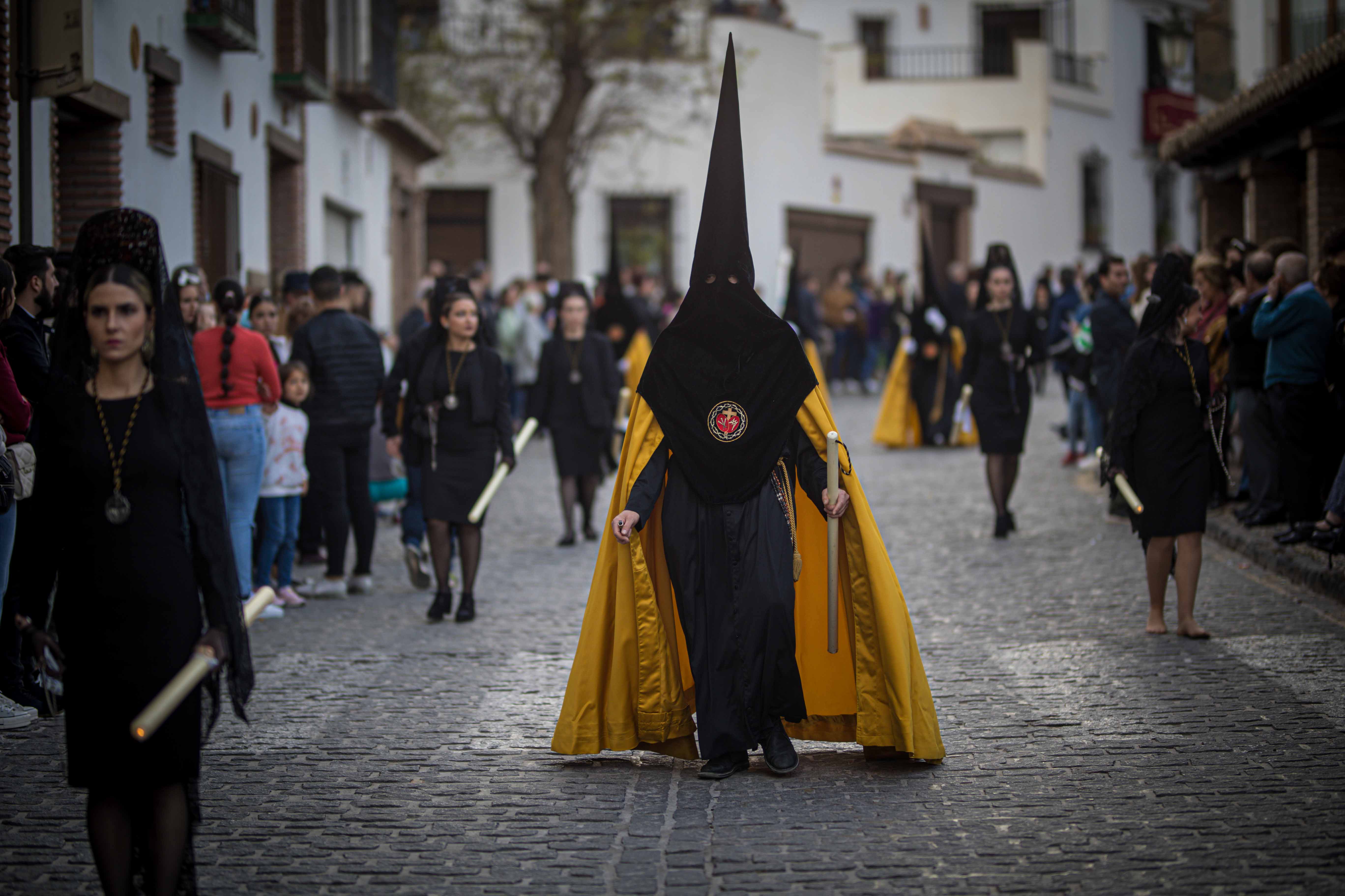 Fotos: La Estrella luce sus colores por el Albaicín