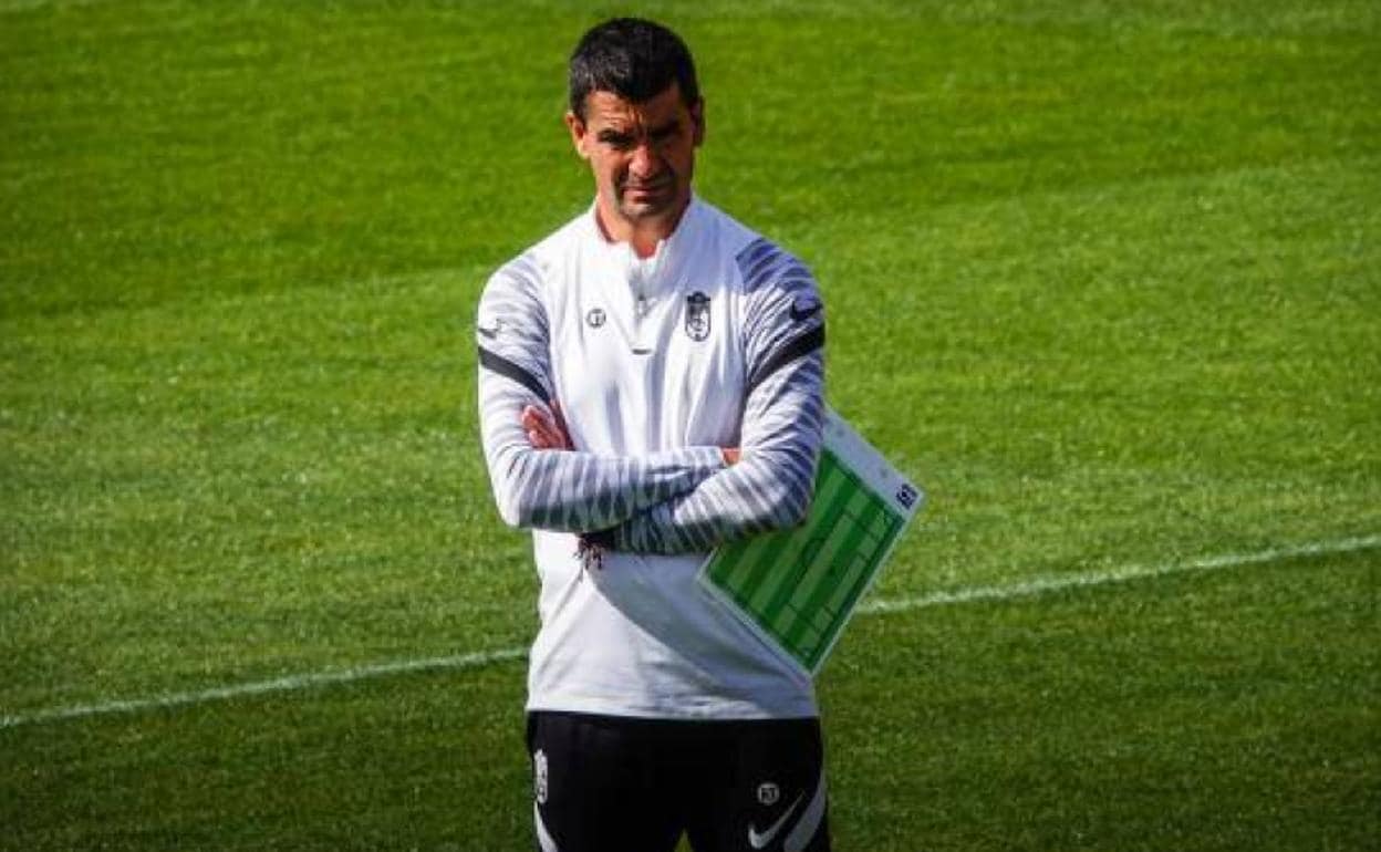 Rubén Torrecilla, reflexivo durante el último entrenamiento del equipo. 