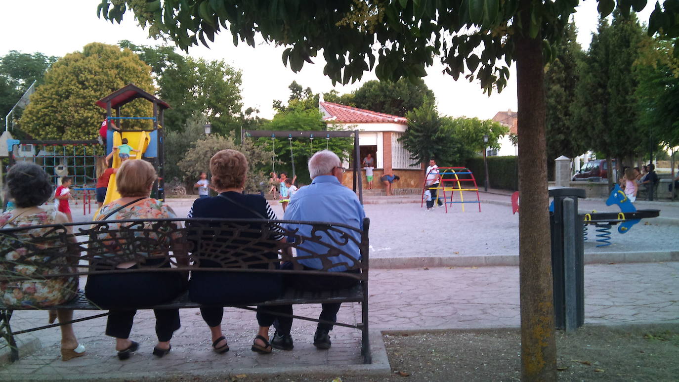 Parque infantil en la ELA de Dehesas Viejas.