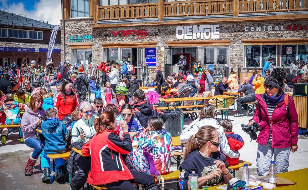 El ambiente en Borreguiles sigue siendo uno de los principales atractivos de Sierra Nevada. 