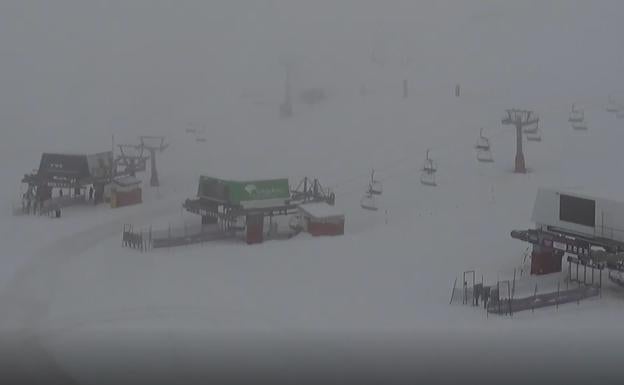 Una tormenta eléctrica obliga a retrasar la apertura en Sierra Nevada 