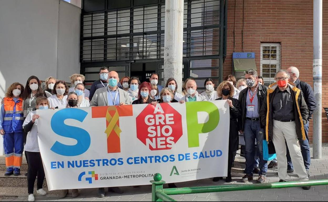 Concentración en repulsa por una reciente agresión en el distrito Granada-Metropolitano. 