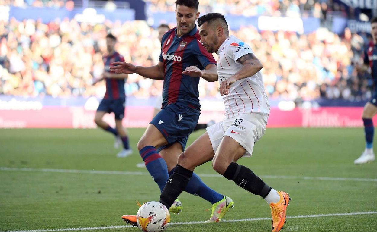Tecatito Corona, autor de un doblete contra el Levante. 