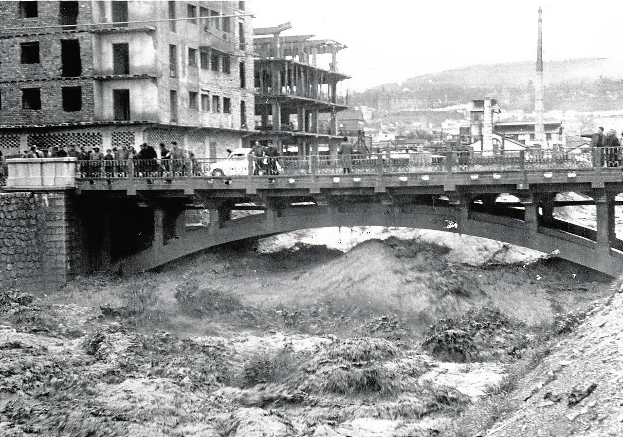Desbordamiento del río Genil a la altura del Camino de Ronda, en 1963.
