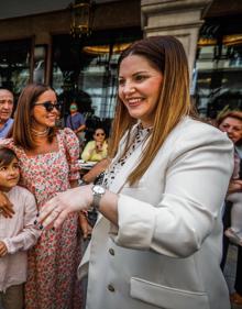 Imagen secundaria 2 - Arriba, el coro. En medio, el beso. Y abajo, el anillo.