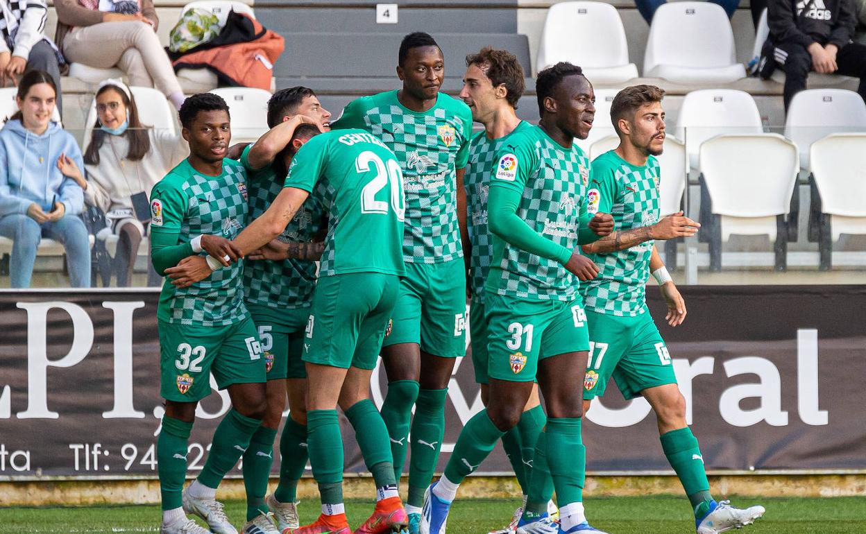 El equipo indálico puede celebrar el ascenso en Anoeta. 
