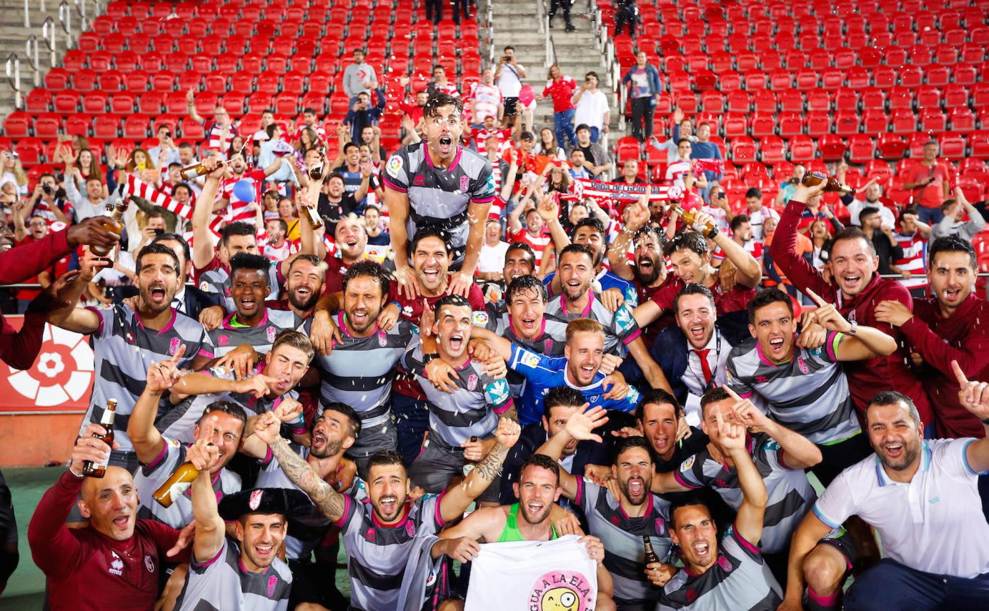 Equipo y afición celebran el último ascenso, ocurrido en la isla balear. 