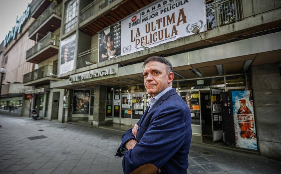 Juan Torres-Molina, bajo el cartel de la profética 'La última película', con la que inicia la despedida del cine en 35 milímetros.